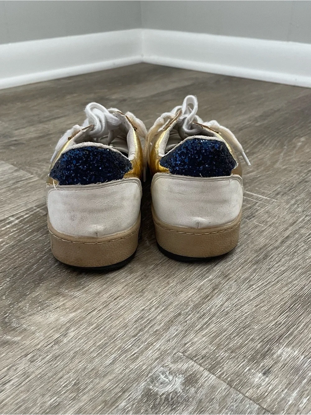 SHU SHOP Piera Gold Metallic Blue Star Sneakers Women’s Size 8 Lace-Up Low Top